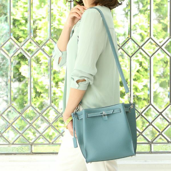 美品　傳濱野ショルダーバッグMietia Libre 傳濱野】《 人気No.1シリーズ 》 傳濱野史上もっとも自由なショルダー